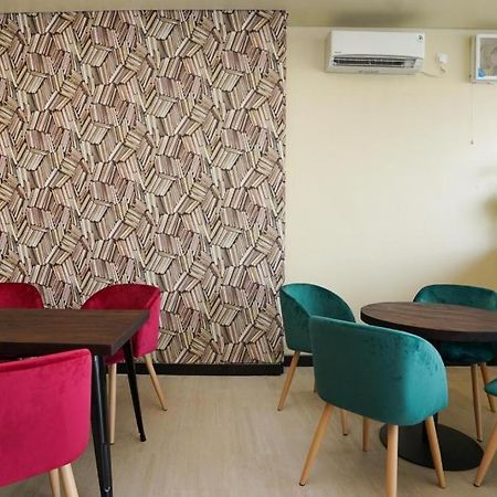 Oyo 1330 Hotel Cahaya 3 Surabaya Eksteriør bilde