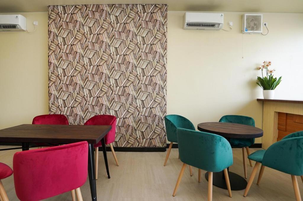 Oyo 1330 Hotel Cahaya 3 Surabaya Eksteriør bilde