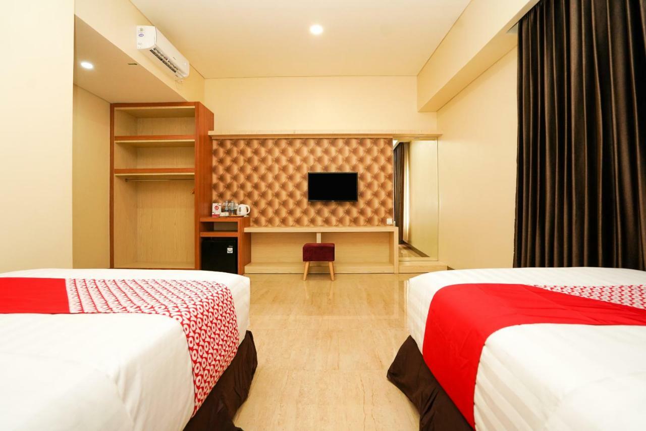 Oyo 1330 Hotel Cahaya 3 Surabaya Eksteriør bilde