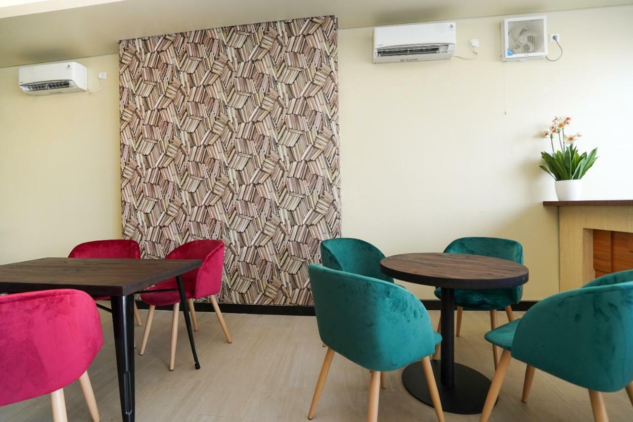 Oyo 1330 Hotel Cahaya 3 Surabaya Eksteriør bilde