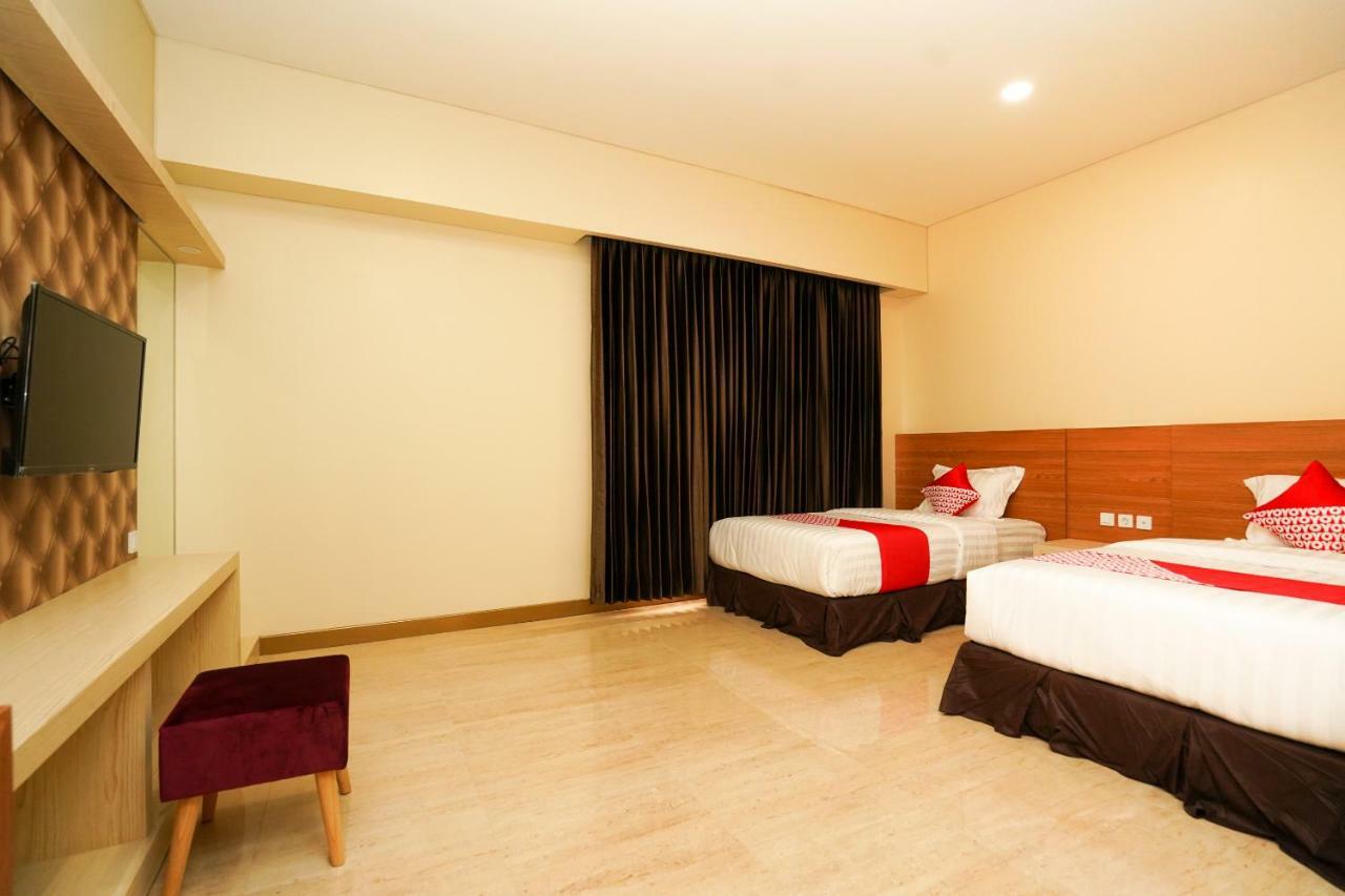 Oyo 1330 Hotel Cahaya 3 Surabaya Eksteriør bilde