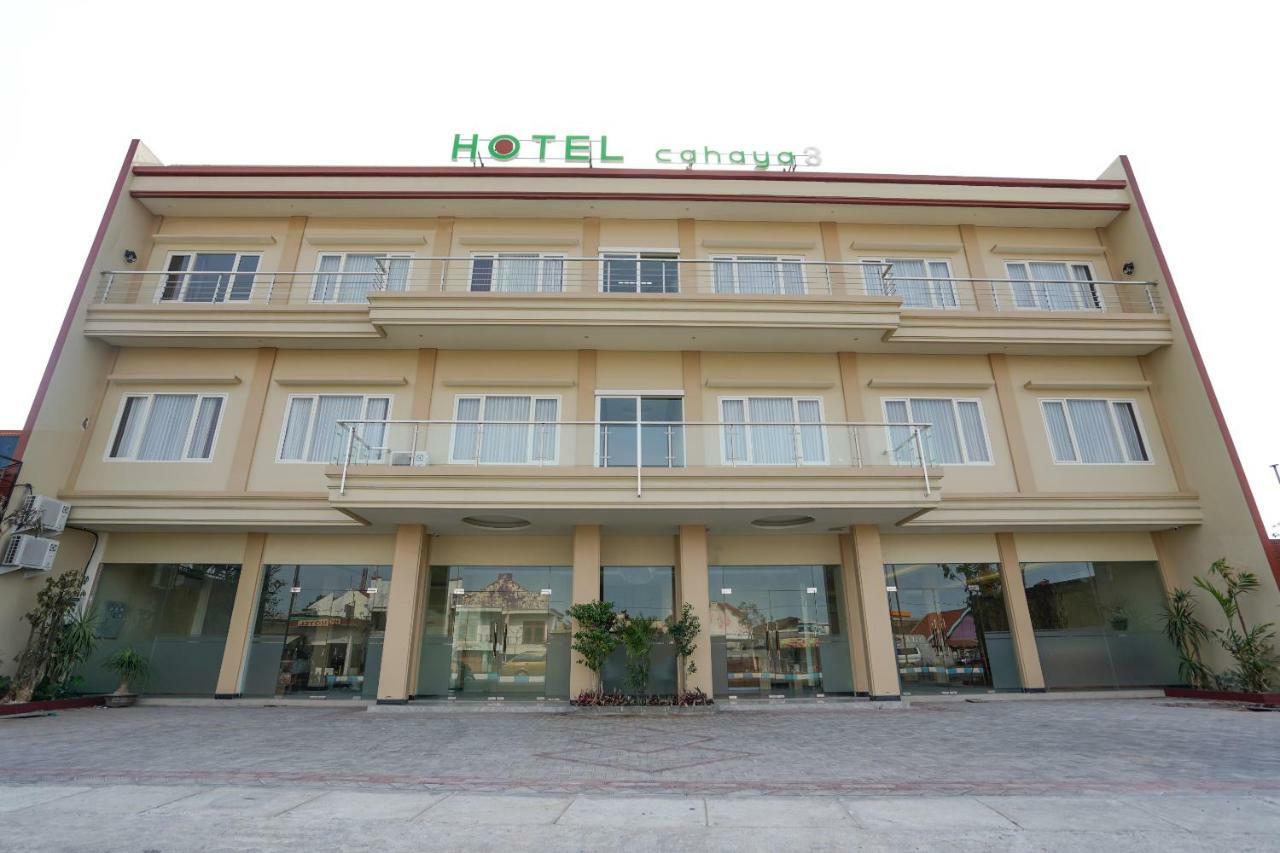 Oyo 1330 Hotel Cahaya 3 Surabaya Eksteriør bilde
