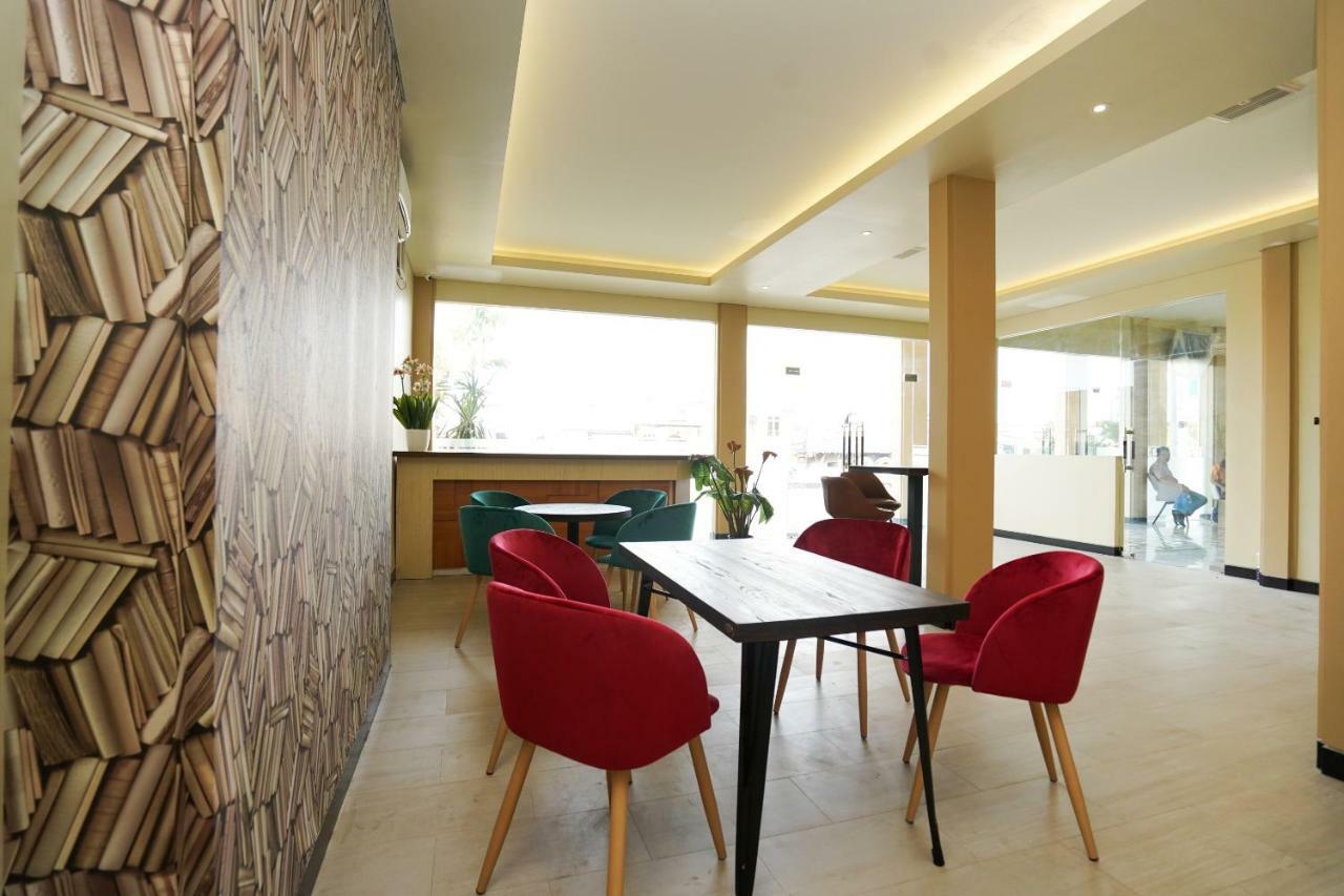 Oyo 1330 Hotel Cahaya 3 Surabaya Eksteriør bilde